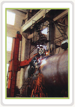 圖是東北電力設(shè)計院為電廠設(shè)計的蓄熱器，在車間燒自動焊，規(guī)格為￠3800×22×19850，材質(zhì)為16MnR。-生產(chǎn)設(shè)備